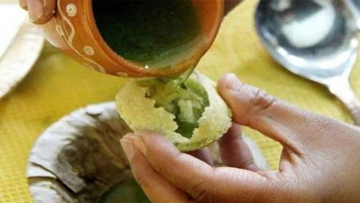 Guwahati Vendor Caught Adding Urine In Paanipuri Water; Riles Up Internet Guwahati Vendor Caught Adding Urine In Paanipuri Water; Riles Up Internet