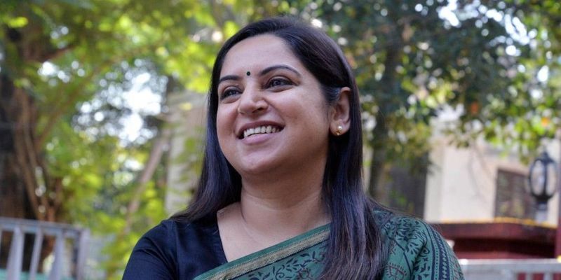 ഡോ.നവ്ജ്യോത് ഖോസ ഐഎഎസ് - തിരുവനന്തപുരം ജില്ലാ കലക്ടര്
കൊവിഡ് മഹാമാരിയുടെ രണ്ടാംവരവിന്റെ ഈ കാലത്ത്, എല്ലാവരും മാസ്ക് ധരിച്ചും സാനിറ്റൈസ് ചെയ്തും സാമൂഹ്യ അകലം പാലിച്ചും വാക്സിന് എടുത്തും പ്രതിരോധത്തിന് തയ്യാറാവണമെന്ന് ഏഷ്യാനെറ്റ് ന്യൂസ് അഭ്യര്ത്ഥിക്കുന്നു. ഒന്നിച്ച് നിന്നാല് നമുക്കീ മഹാമാരിയെ തോല്പ്പിക്കാനാവും. #BreakTheChain #ANCares #IndiaFightsCorona
