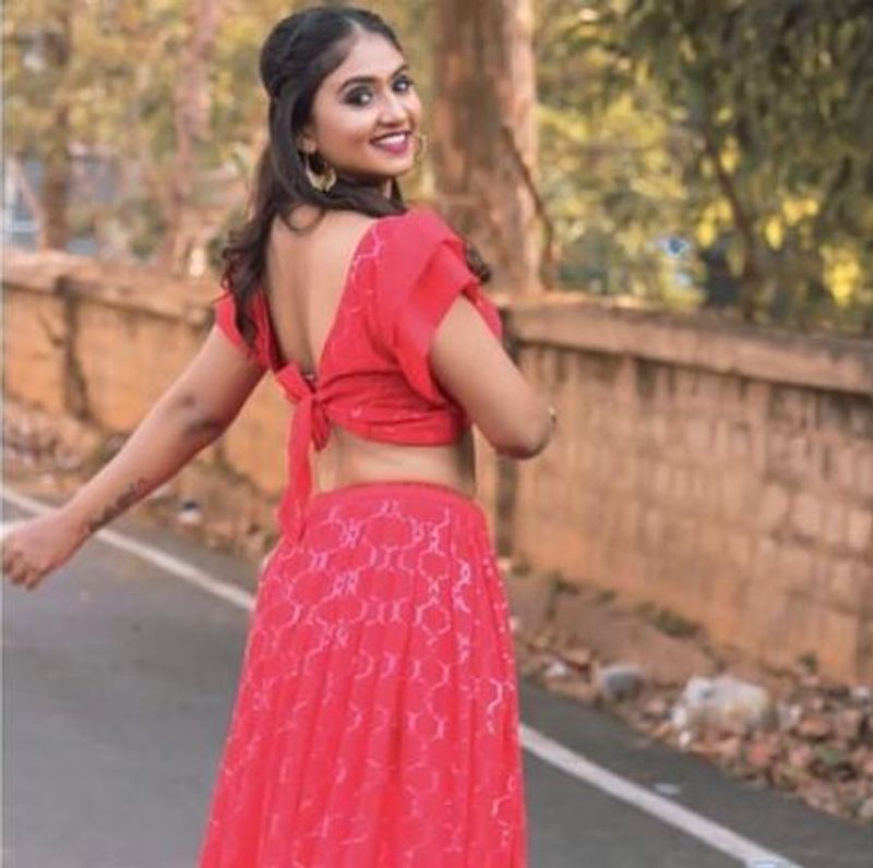 'ನಾನು ಕಲಾವಿದೆಯಾಗಿ ದಿನದ ಸಂಬಳಕ್ಕೆ ಕಲಸ ಮಾಡುವೆ. ಈ ರೀತಿ ಕೆಲಸಗಳಲ್ಲಿ ಕೈ ಜೋಡಿಸುವುದಕ್ಕೆ ನನಗೆ ಹೇಗೆ ಸಾಧ್ಯವಾಗುತ್ತದೆ?' ಎಂದು ಕೆಟ್ಟ ಕಾರಣದಿಂದ ರಶ್ಮಿತಾ ಹೆಸರು ಸುದ್ದಿಯಲ್ಲಿದ್ದಾಗ ಹೇಳಿ ಕೊಂಡಿದ್ದರು.