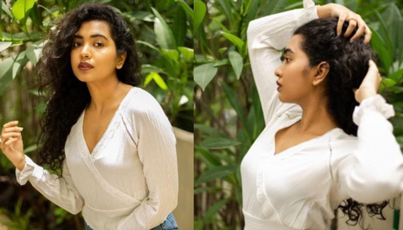 రాజశేఖర్ తనయగా `దొరసాని` చిత్రంతో హీరోయిన్గా పరిచయం అయిన శివాత్మిక తొలి చిత్రంతోనే అందరిని ఆకట్టుకుంది. మంచి నటనతో మెస్మరైజ్ చేసింది.