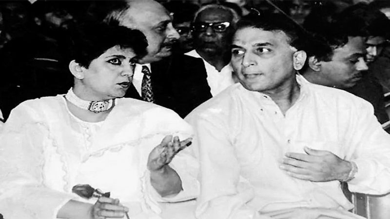 1973ರಲ್ಲಿ ಗವಾಸ್ಕರ್ ವೃತ್ತಿ ಜೀವನದ ಉತ್ತುಂಗದಲ್ಲಿದ್ದಾಗ, ದೆಹಲಿ ಮೂಲದ ಅಭಿಮಾನಿ ಮಾರ್ಷ್ನೀಲ್ ಆಟೋಗ್ರಾಫ್ ಕೇಳಲು ಬಂದರು. ಗವಾಸ್ಕರ್ ಕೇವಲ ಆಟೋಗ್ರಾಫ್ ಕೊಡೋ ಬದಲು ತಮ್ಮ ಹೃದಯವನ್ನೇ ಕೊಟ್ಟು ಬಿಟ್ಟರು!

