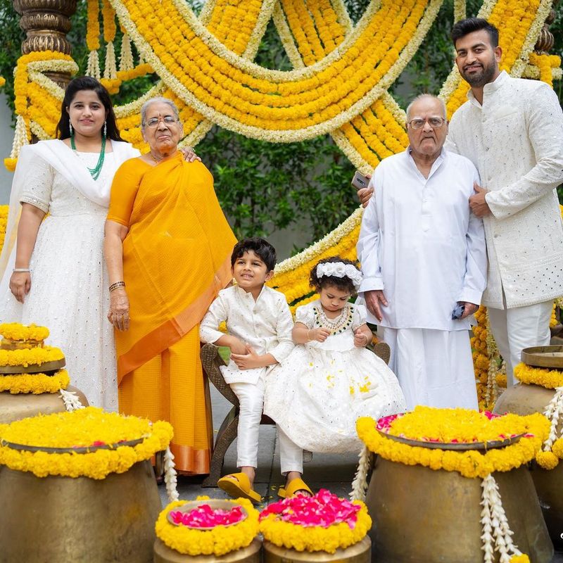 వైఘారెడ్డి(తేజస్విని)ని ఆయన వివాహం చేసుకున్నారు. మొదటి భార్య అనిత గుండెపోటుతో కన్నుమూయడంతో ఒంటరైన దిల్రాజు ఎట్టకేలకు మరోసారి ఓ ఇంటివాడయ్యాడు.