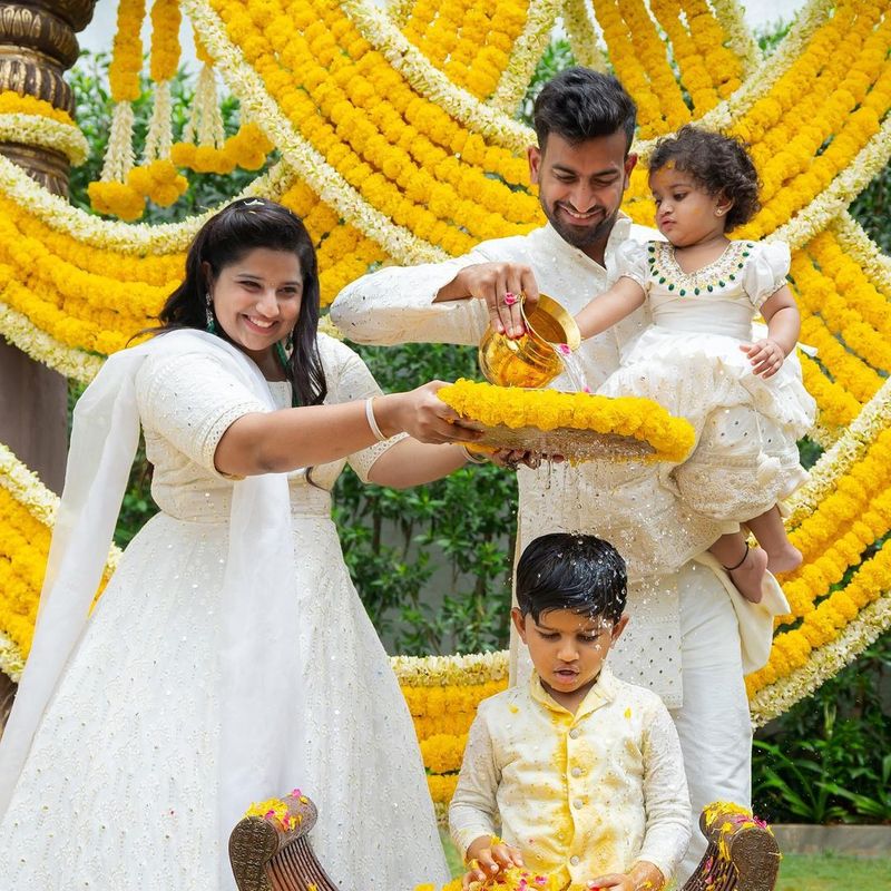 నిర్మాత దిల్రాజు దోతీ ఫంక్షన్ ఫోటోలు.