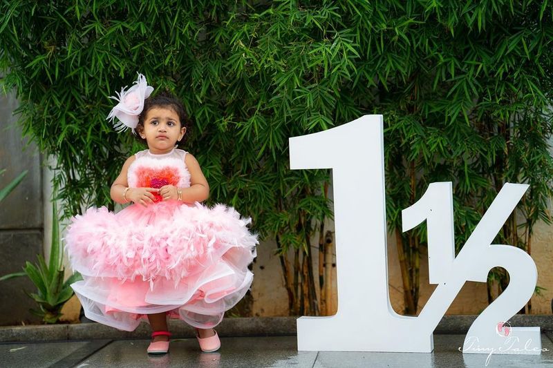 మరోవైపు మనవరాలి ఫోటో షూట్ పిక్స్ సైతం ఆద్యంతం ఆకట్టుకుంటున్నాయి.