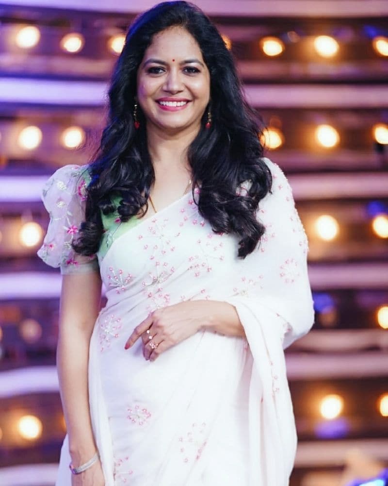 సునీత మ్యారేజ్ తర్వాత మరింత ఉత్సాహంగా ముందుకు సాగుతుంది. రెట్టింపు ఎనర్జీతో కెరీర్లో ముందడుగు వేస్తుంది.