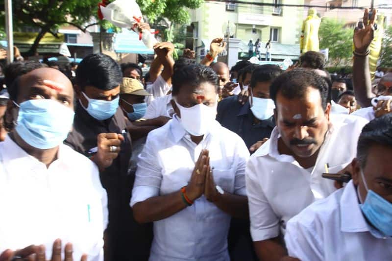 AIADMK MLAs chanted slogans in the assembly condemning DMK. Walk out .. sitin protest .. OPS scream as a false case.
