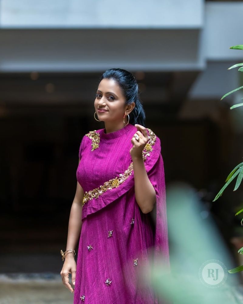అందం పొట్టి బట్టల్లోనే కాదు సంప్రదాయదుస్తుల్లోనూ ఉంటుందని నిరూపించింది. తెలుగుదనం ఉట్టిపడే శారీలోనూ ఉందని నిరూపించింది. ఇప్పటికీ తానే టాప్ అని చాటుకుంటోంది.