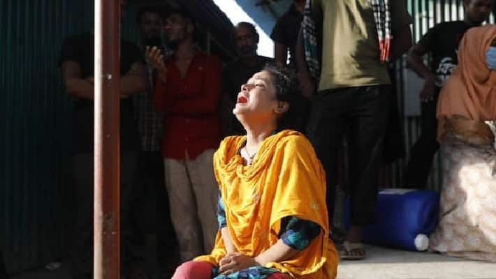 The cry of losing relatives outside the morgue of Dhaka Medical College Hospital bpsb The cry of losing relatives outside the morgue of Dhaka Medical College Hospital bpsb