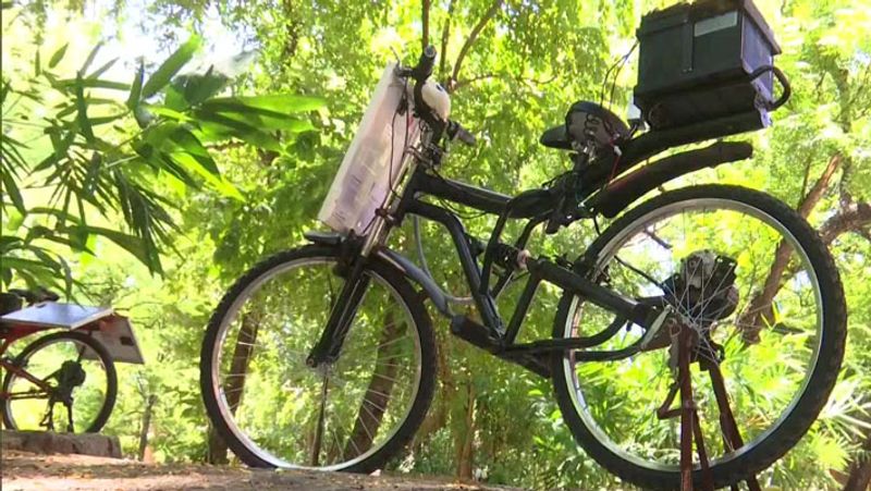धनुष कुमार ने ANI न्यूज एजेंसी को बताया कि मदुरै जैसे छोटे शहरों के लिए यह साइकिल काफी फायदेमंद हैं। इस साइकिल में एक बैटरी लगाई गई है।
