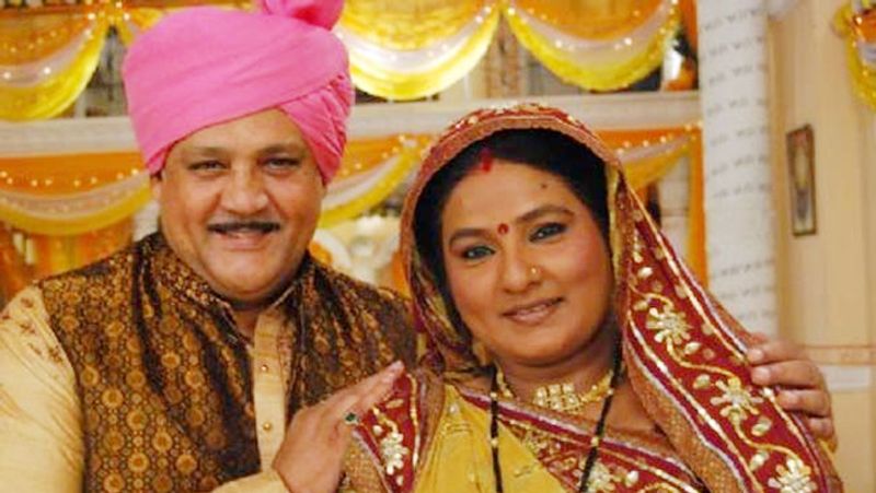 बता दें कि आलोक नाथ ने कई स्टार्स के पिता का रोल प्ले किया। इतना ही नहीं उन्होंने फिल्म अग्निपथ में महज 34 साल की उम्र में 48 साल के अमिताभ बच्चन के पिता का किरदार निभाया था। 