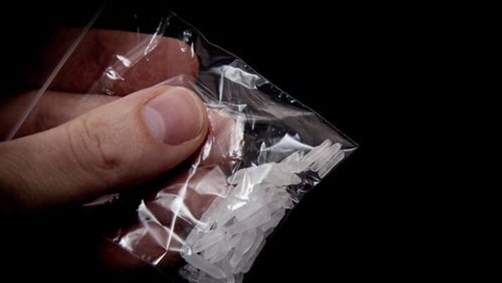 Drug gang roams at midnight .. Rs 1 crore worth Methapetamine seized .. 4 arrested. Drug gang roams at midnight .. Rs 1 crore worth Methapetamine seized .. 4 arrested.