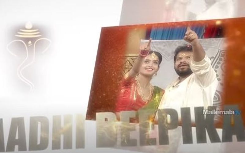 ఇటీవల కాలంలో `జబర్దస్త్` షోలో, `శ్రీదేవి డ్రామా కంపెనీ` షో, `ఢీ` షోస్లో మ్యారేజ్ల గోల ఎక్కువైపోయిందని, స్కిట్లు బాగా పండుతున్నాయని వరుసగా మ్యారేజ్ స్కిట్లు వేస్తున్నారని, ఒక్కసారి కాదు, రెండు సార్లు కాదు వరుసగా బ్యాక్ టూ బ్యాక్ అవే స్కిట్లతో బోర్ కొట్టించడమే కాదు పరమ రోత పుట్టిస్తున్నారని నెటిజన్లు కామెంట్లు చేయడం ఇప్పుడు చర్చనీయాంశంగా మారింది.