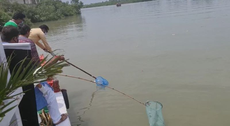 গোটা গোসাবা ব্লকের সব নদী থেকেই এভাবে লাগাতার প্লাস্টিক সংগ্রহ কর্মসূচি পালিত হবে বলে জানিয়েছে গোসাবা ব্লক প্রশাসন।
