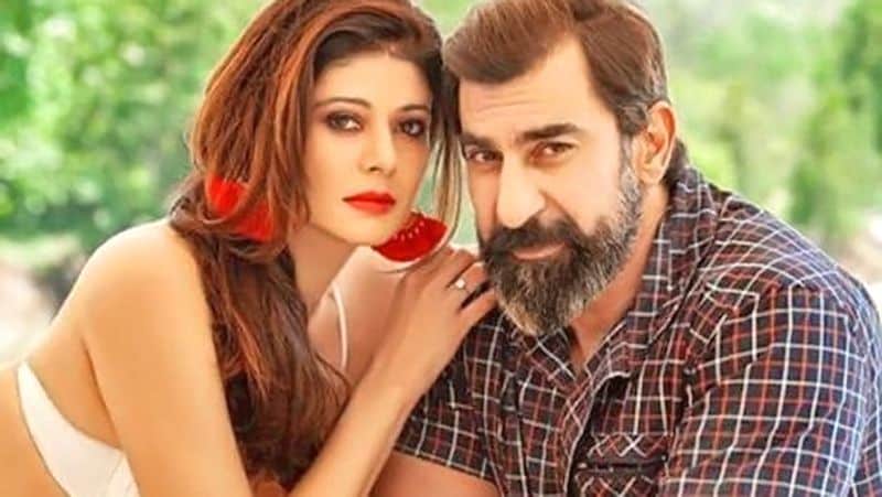 नवाब शाह-पूजा बत्रा
90 के दशक की बोल्ड एक्ट्रेस पूजा बत्रा ने फेमस विलेन नवाब शाह के साथ शादी की है। दोनों ने दो साल पहले ही एक-दूसरे का हाथ थामा है। 