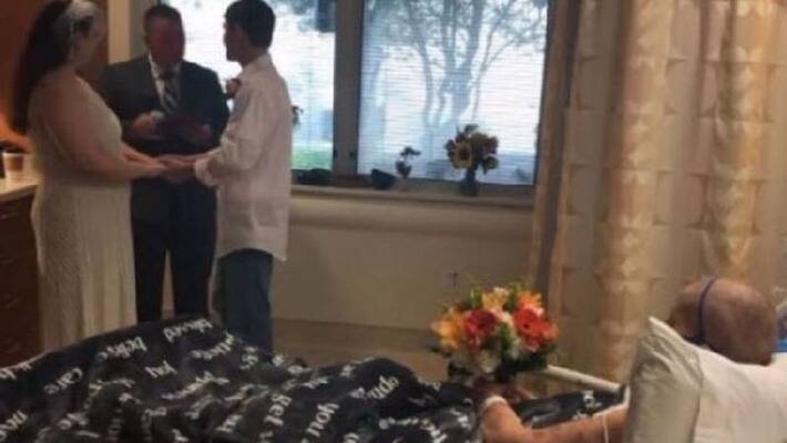 Bride gets married in hospital so grandma battling cancer can be part of it Bride gets married in hospital so grandma battling cancer can be part of it