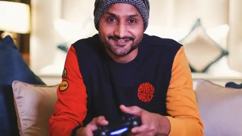 ಹರ್ಭಜನ್ ಸಿಂಗ್ ಅವರು ಜಲಂಧರ್ನಲ್ಲಿ ದೊಡ್ಡ ಮನೆಯನ್ನು ಹೊಂದಿದ್ದಾರೆ.