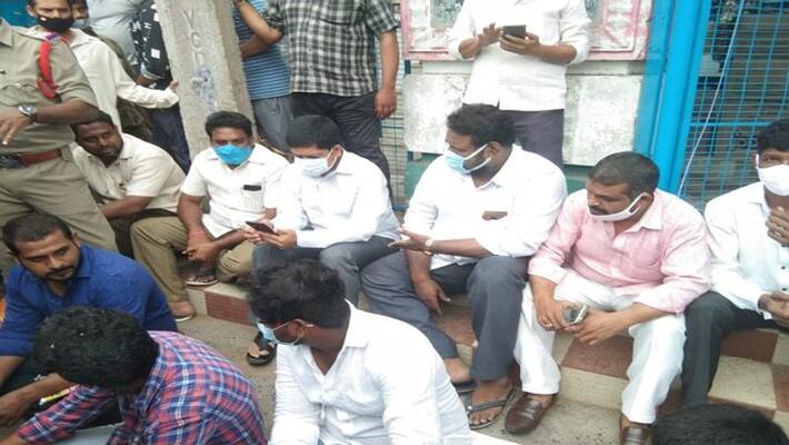 kollu ravindra fires on machilipatnam municipal officers - bsb kollu ravindra fires on machilipatnam municipal officers - bsb