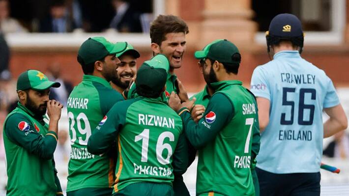 england lost 2 early wickets in second odi against pakistan england lost 2 early wickets in second odi against pakistan