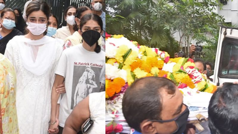 दादी की अर्थी को देख भर आईं अनन्या पांडे की आंखें। छोटी बहन का हाथ थामे ढाढस बंधाती रही एक्ट्रेस।