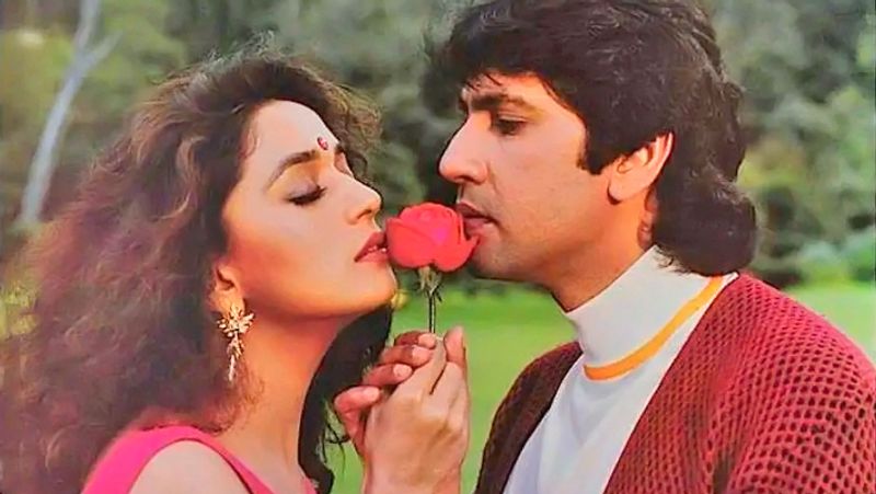 बता दें कि कुमार गौरव ने उस दौर की हिट एक्ट्रेसेस पूनम ढिल्लन, रति अग्निहोत्री, पद्मिनी कोल्हापुरे, जूही चावला और माधुरी दीक्षित के साथ भी फिल्मों में काम किया, बावजूद इसके उन्हें कामयाबी नहीं मिल पाई।