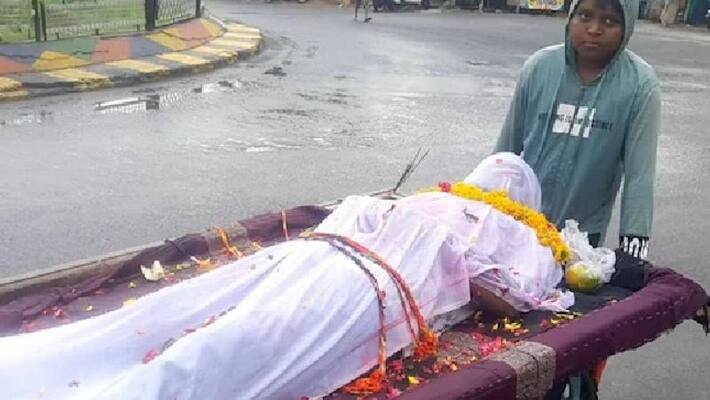 madhya pradesh news alive people carried out the funeral procession for its not raining madhya pradesh news alive people carried out the funeral procession for its not raining