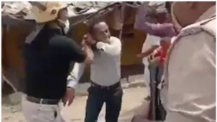 IAS Officer Thrashes Journalist In Public IAS Officer Thrashes Journalist In Public