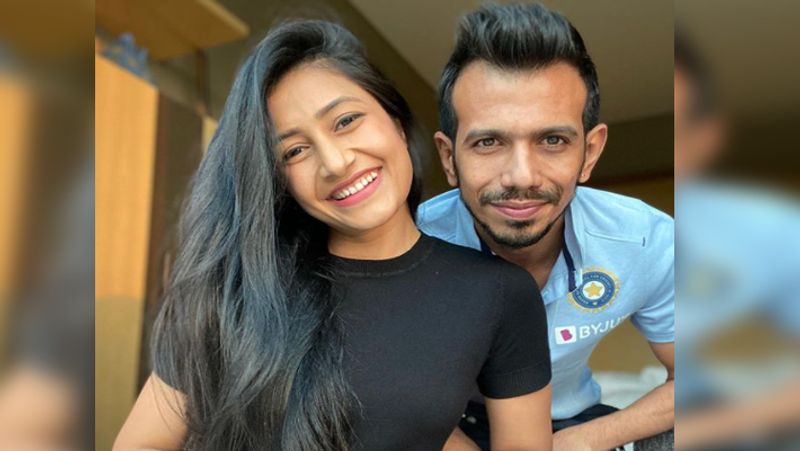 वहीं, दूसरी ओर कोरोना के खतरे के कारण श्रीलंका सीरीज भी कुछ दिन के लिए स्थगित कर दी गई है। दरअसल, श्रीलंकाई टीम के 2 खिलाड़ी कोविड-19 पॉजिटिव पाए गए है। जिसके बाद अब भारत और श्रीलंका के बीच पहला वनडे मैच 13 जुलाई की बजाय 17 जुलाई को होने की संभावना है।

