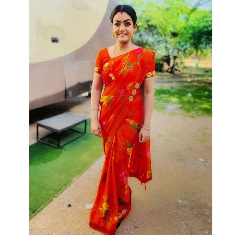 ఇదిలా ఉంటే తాజాగా వంటలక్క సినిమాల్లోకి ఎంట్రీ ఇవ్వబోతుందట. టాలీవుడ్ ఎంట్రీకి మార్గం సుగుమమైనట్టు తెలుస్తుంది. అంతేకాదు ఓ స్టార్ హీరో చిత్రంలో నటించబోతుందట.