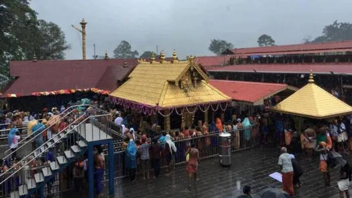 Heavy rush, more than a lakh visit temple in sabarimala Heavy rush, more than a lakh visit temple in sabarimala