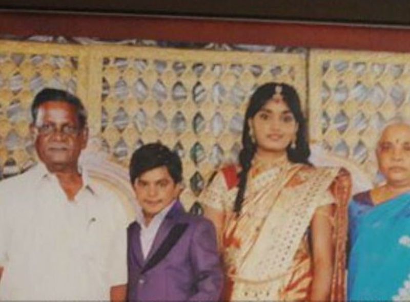 ఈ సంఘటన నరేష్ ని విషాదంలో నింపివేసింది. అలాగే అనేక ఇబ్బందులకు కారణం అయ్యింది. ప్రస్తుతం నరేష్ సింగిల్ గానే ఉంటున్నట్లు సమాచారం. ఐతే బుల్లితెరపై క్రేజీ కమెడియన్స్ లో నాటి నరేష్ ఒకరిగా ఎదిగారు.