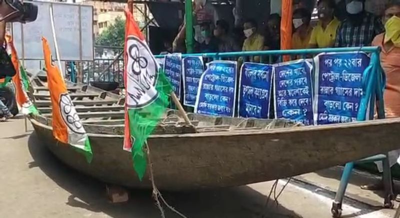 পেট্রোল-ডিজেলের দাম না কমালে তৃণমূল কংগ্রেস বৃহত্তর আন্দোলনের পথে নামবে বলে হুঁশিয়ারি দিয়েছেন দেবরাজ চক্রবর্তী। 