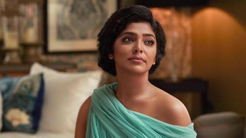അഭിനേത്രി, നര്ത്തകി, നിര്മ്മാതാവ് എന്ന നിലകളിലും തന്റെ പേര് അടയാളപ്പെടുത്താൻ റിമയ്ക്ക് ആയിട്ടുണ്ട്.