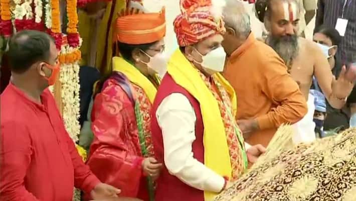Amit Shah attends Lord Jagannath's Rath Yatra in Ahmedabad kpa Amit Shah attends Lord Jagannath's Rath Yatra in Ahmedabad kpa