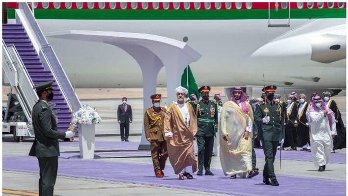 Saudi crown prince Mohammed bin Salman Welcomes Oman ruler Haitham bin Tarik at Neom Saudi crown prince Mohammed bin Salman Welcomes Oman ruler Haitham bin Tarik at Neom