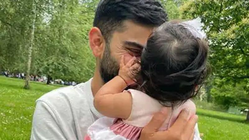 যেই ছবিতে ছোট্ট ভামিকাকে দেখার জন্য নেট দুনিয়ার বাসিন্দা থেকে বিরাট-অনুষ্কা ভক্তরা রীতিমত হামলে পড়েছিল।
