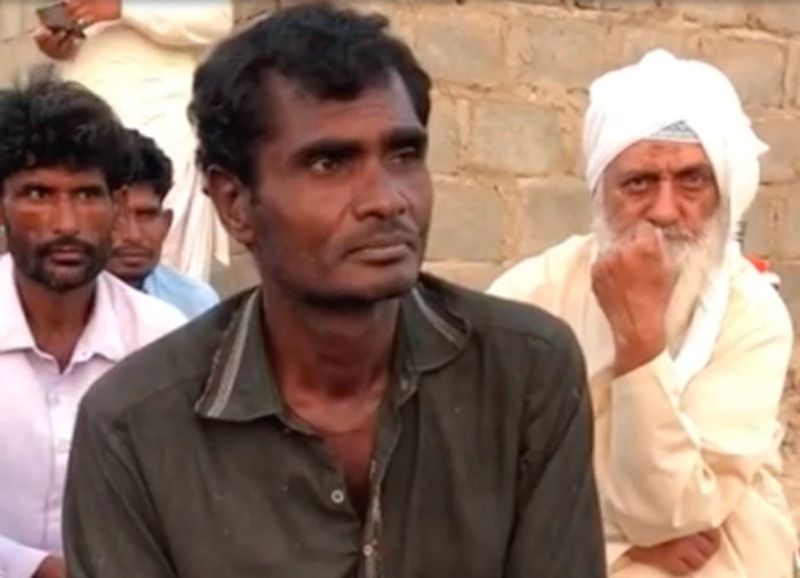 पाकिस्तान के सिंध से जबरन धर्म परिवर्तन की यह पहली घटना नहीं है। मार्च में सिंध के कंधकोट इलाके से एक 13 साल की हिंदू लड़की अपहरण कर लिया गया और फिर बाद में जबरन इस्लाम में परिवर्तित कर दिया गया। नाबालिग को मस्जिद के मियां मिट्ठु नाम के एक मौलवी ने धर्मांतरण कराया था। 