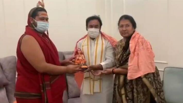 Swatmanandendra Saraswathi Meets Union Minister Kishan Reddy akp Swatmanandendra Saraswathi Meets Union Minister Kishan Reddy akp