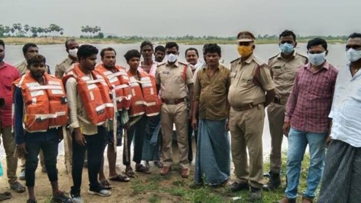 sand labourers rescued from a munneru river akp sand labourers rescued from a munneru river akp