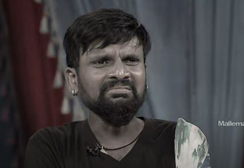ఒక్కసారి కాదు రెండు సార్లు సీరియస్ అయ్యిందని చెప్పారు. రెండోసారి డాక్టర్లు ఇక లేడని చెప్పేశారట. ఇక తాను లేనని వాళ్లమ్మ బోరున విలపించినట్టు తెలిపాడు. తనకి చిన్న బాబు ఉన్నాడని చెబుతూ కన్నీళ్లు పెట్టుకున్నాడు.