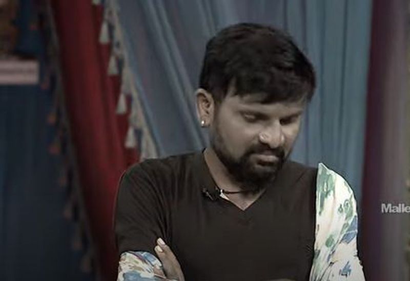 ఇది `ఎక్స్ ట్రా జబర్దస్త్` షో ప్రోమో వైరల్ అవుతుంది. రష్మీ యాంకర్గా, రోజా, మనోలు జడ్జ్ గా ఉండే ఈ షో ఈ శుక్రవారం ఇది ప్రసారం కానుంది.