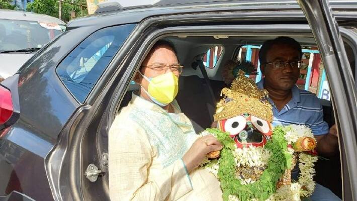Instead of a chariot, Jagannath Balaram drove to his aunt's house in a AC car bpsb Instead of a chariot, Jagannath Balaram drove to his aunt's house in a AC car bpsb