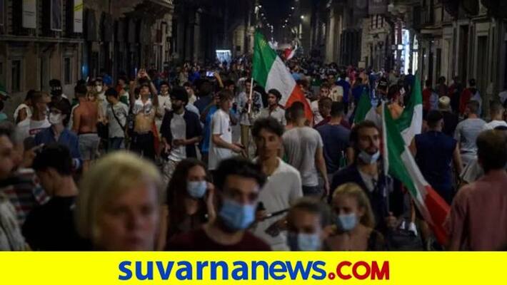 Euro Cup 2020 Champions Italy Football Team bring trophy to Rome welcomed by massive crowd kvn Euro Cup 2020 Champions Italy Football Team bring trophy to Rome welcomed by massive crowd kvn