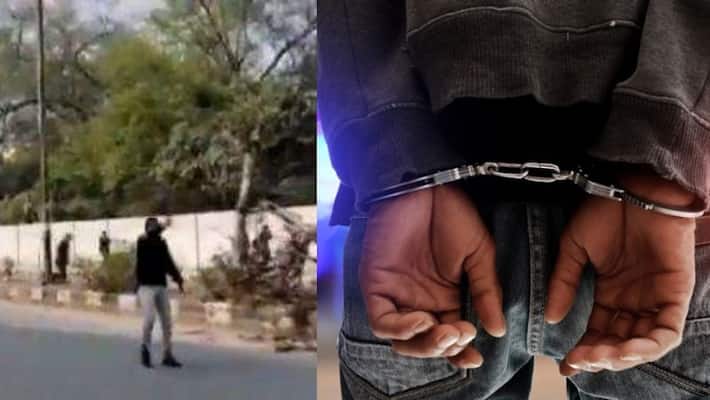 19 year old man who had shot at anti-CAA protesters at Delhis Jamia Millia Islamia university last year arrested for allegedly making communal speeches 19 year old man who had shot at anti-CAA protesters at Delhis Jamia Millia Islamia university last year arrested for allegedly making communal speeches