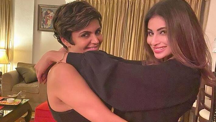 Mouni Roy trying to help Mandira Bedi to recover after husband Raj Kaushal death KPJ Mouni Roy trying to help Mandira Bedi to recover after husband Raj Kaushal death KPJ