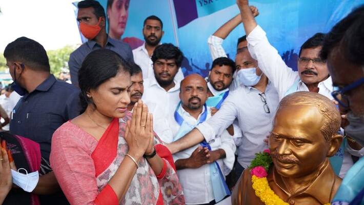 YS Sharmila stages protest for recruitment government jobs in Khammam lns YS Sharmila stages protest for recruitment government jobs in Khammam lns