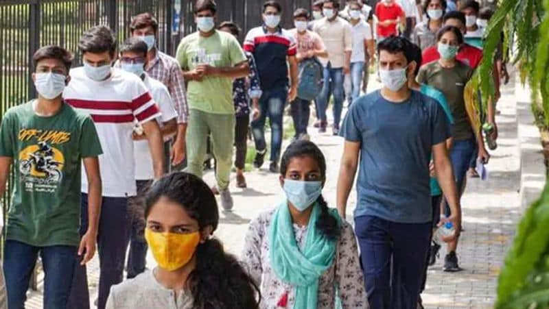 परीक्षा देने वाले कैंडिडेट्स को COVID-19 प्रोटोकॉल का पालन करना होगा। शिक्षा मंत्री ने कहा कि केंद्र पर सभी आवेदकों को फेस मास्क उपलब्ध कराए जाएंगे और छात्रों को परीक्षा में प्रवेश की अनुमति दी जाएगी।