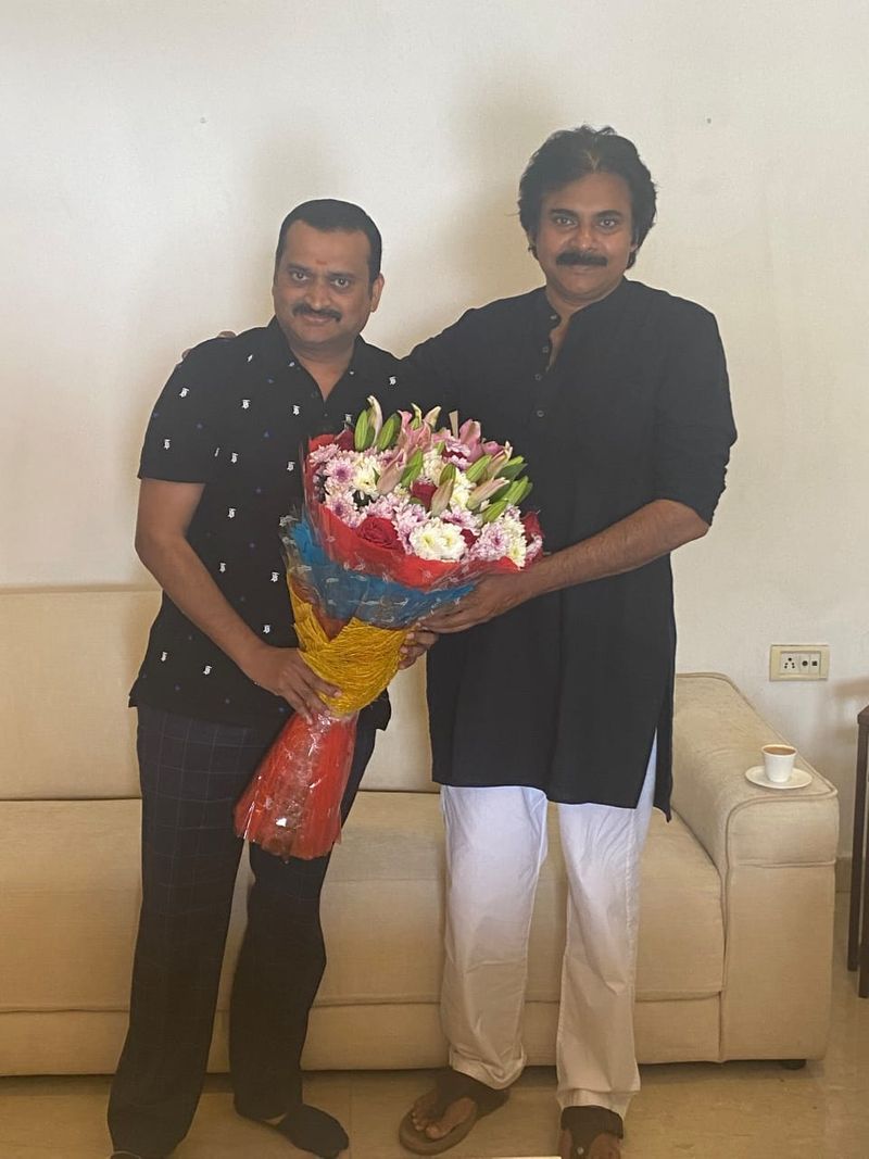బండ్ల గణేష్కి పవన్ అంటే ఎంత అభిమానమో ప్రత్యేకంగా చెప్పక్కర్లేదు. వీరాభిమానుల్లో ఆయన మొదటి స్థానంలో ఉంటారు. పవన్ సినిమా ఫంక్షన్లలో ఆయన స్పీచ్లు వింటే ఆ విషయం తెలుస్తుంది.