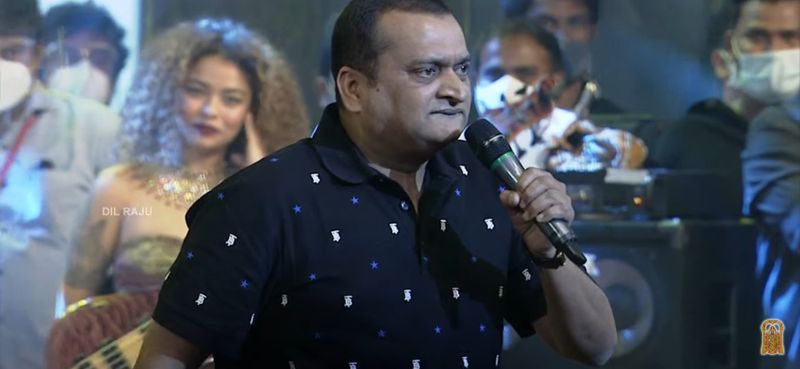 అంతేకాదు నిత్యం సోషల్ మీడియాలో యాక్టీవ్గా ఉండే బండ్ల గణేష్.. ప్రతి రోజు తన దేవర(పవన్ని ఆయన పిలుచుకునే పేరు)ని తలచుకోకుండా ఉండలేరు. ఇంకా చెప్పాలంటే ఆయన్ని తలుచుకోవడంతోనే బండ్ల గణేష్ రోజు మొదలవుతుందని చెప్పొచ్చు.