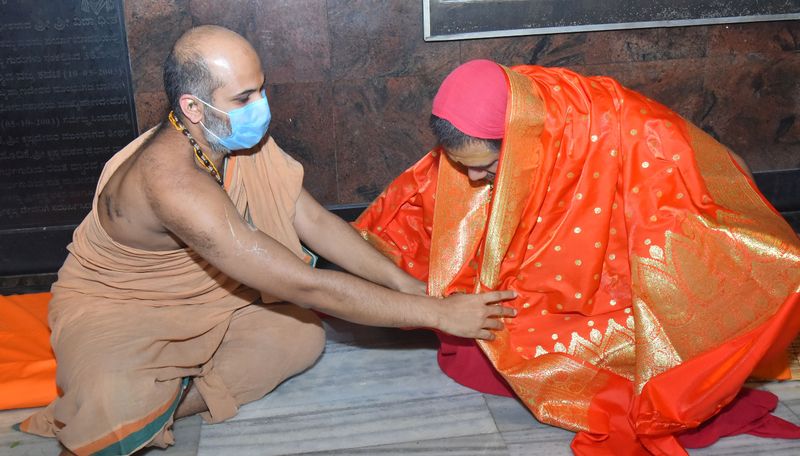 ಮಂಗಳವಾರ ಉಡುಪಿ ಶ್ರೀಕೃಷ್ಣಕ್ಕೆ ಭೇಟಿಯ ಸಂದರ್ಭದಲ್ಲಿ ತಮಗೆ ಪರ್ಯಾಯ ಮಠದಿಂದ ನೀಡಲಾದ ಗೌರವವನ್ನು ಸ್ವೀಕರಿಸಿ ಮಾತನಾಡಿದರು.
