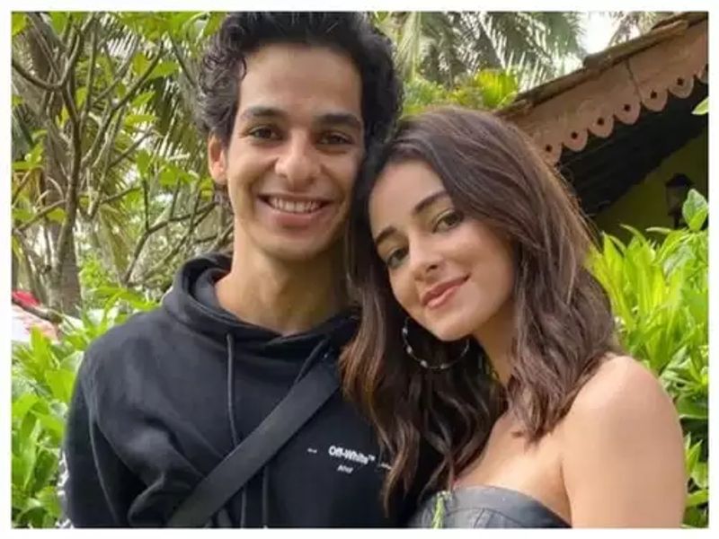 Friends to lovers
Their chemistry bloomed when they shot a steamy scene for the film. If you still wonder about their chemistry, take a look at the song 'Tehas Nehas'.